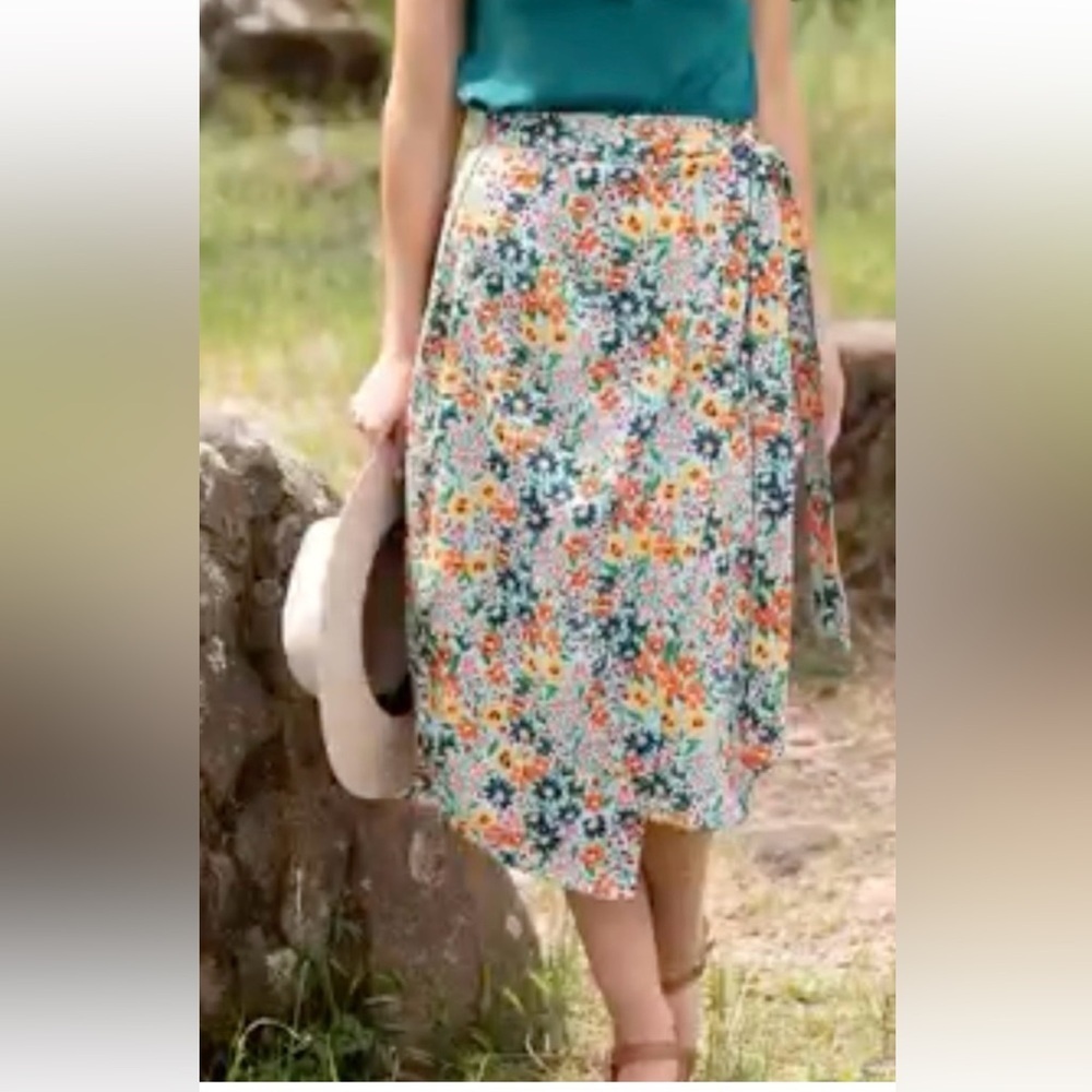 Evy's Tree The Renata Colorful Floral Wrap Skirt Size M - Picture 2 of 11